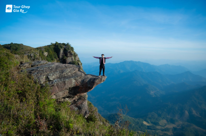 Trekking đỉnh Pha Luông có khó không? Review chi tiết